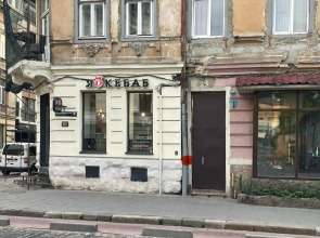 Куліша 41 Апартаменти в центрі біля ТЦ Форум