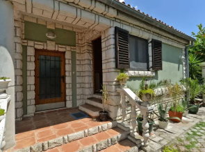 Apartment 498