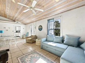 Coconut Cottage - Two Bedroom Home
