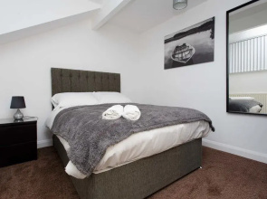 Shaftesbury Apartment