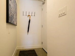 Pender Modern Studio on the Edge of Downtown Chinatown