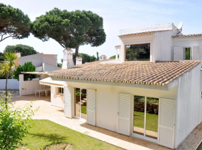 Large Private Pool Villa With 5 Suites, Free air Conditioning