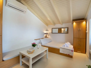 Paxos Couple House By Konnect