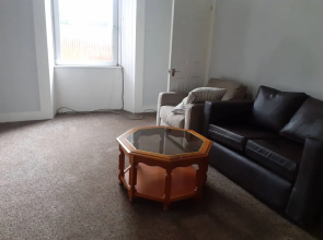 Spacious 2-bed Apartment in North of Glasgow