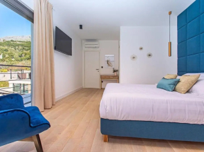 Luxury VILLA CECILIA with 4 en-suite bedrooms located 250m from the beach in Podstrana, max 8 people