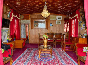 Golden Flower Heritage Houseboat
