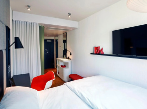 citizenM Los Angeles Downtown