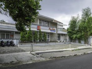 Kyai Luhur Guest House