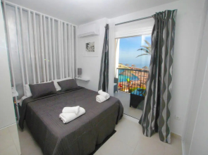 Dona Lola Macarena - Beautiful Frontline beach house between Fuengirola and Marbella - CS100