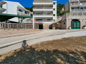 Modern Apartment in Drvenik With Balcony