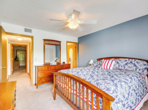 Cozy Lake Ozark Condo Rental w/ Grill, Pool Access