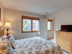 Pine Creek Lodge by RedAwning