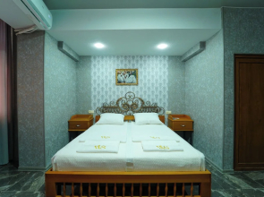 West Star Hotel