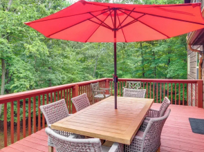 Upscale Coosawattee Cabin w/ Hot Tub & Fire Pit!