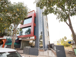 OYO Flagship 71595 Hotel Lakhdatar