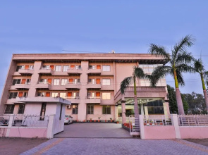 Patel Ni Motel By OYO Rooms
