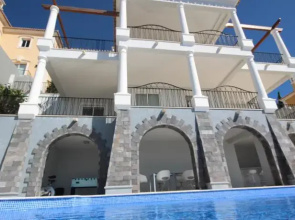 Stunning Villa With Private Heated Pool