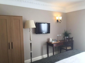 Royal Hotel, Bar & Grill