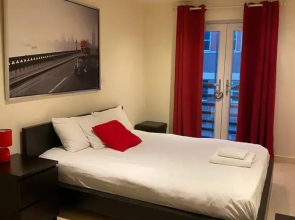 Apartment - Sleeps 4 - Balcony - Parking - Pets Ok