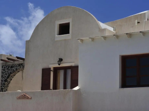 Birds Villa Apartments with Heated Pool - Including Car and Breakfast