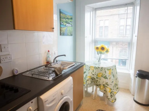 Sandgate 2-Bed Apartment in Ayr central location