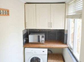 Spacious 3 Bedroom Home in Bath