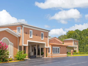 Lake View Inn & Suites
