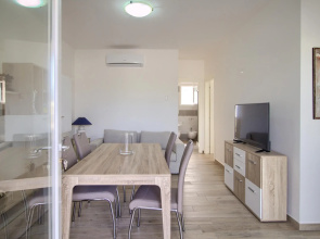 Luci Front Beach House