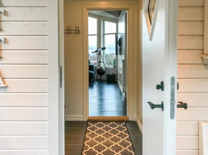 Stunning Home in Stadlandet With 4 Bedrooms and Jacuzzi