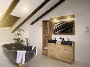 Dolphin Suites Hotel