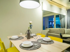 Baycliff - Seaview 2 Bedroom apt With Jacuzzi Pool and Kitchen in Patong