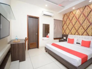 OYO 28465 Hotel Dhingra