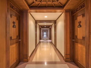 Отель Bali Beach