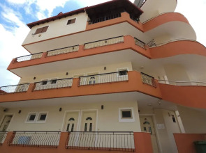 Friends House - Borsh Hotel
