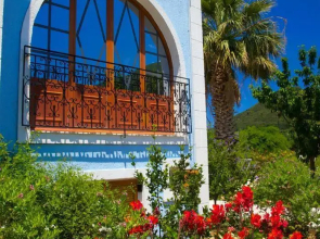 Nikos Studios and Apartments