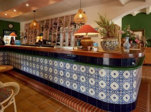 El Cid Hotel Restaurant & Bar