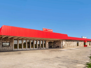 Econo Lodge Inn & Suites