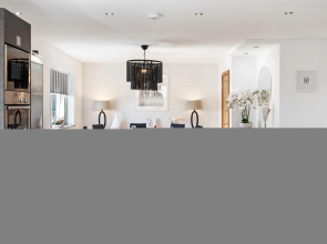 Oaktree Lodge - Luxury Cottage Hot Tub Sea Views