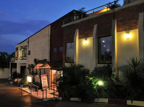 2Ten Hotel