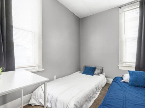 Charming 2 Bedroom with in Home Gym