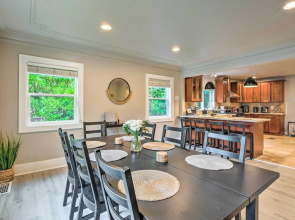 Seattle Home w/ Private Yard ~ 8 Mi to Dtwn!