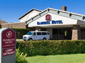 Bismarck Hotel and Conference Center