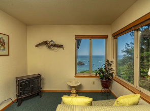 Turtle Rocks Oceanfront Inn