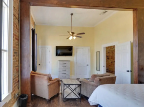 Shop, Dine & Unwind at Historic Dtwn Marshall Apt