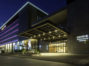 Everrich Golden Lake Hotel