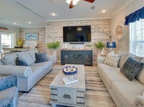Resort Home ~ 1 Mi to Myrtle Beach Access!