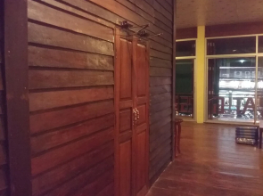 Arunrat GuestHouse - Hostel