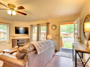 Private Hot Tub: Tuckasegee River Couple's Escape