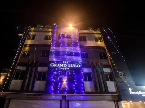 Treebo Grand Euro Pipliyahana Square