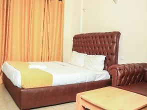 West Suites Apartments